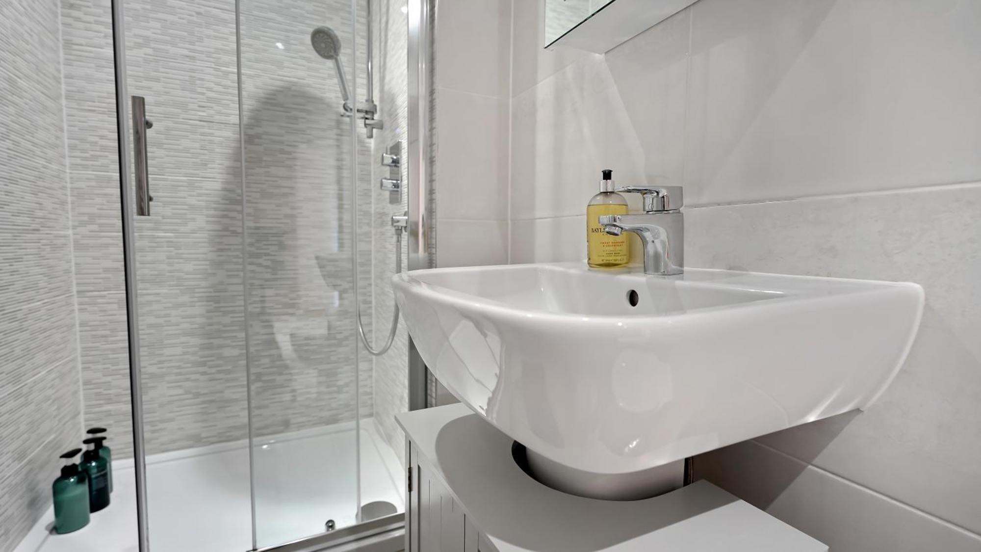 Modern And Spacious Penthouse Apartment In Putney With Free Parking London Eksteriør bilde